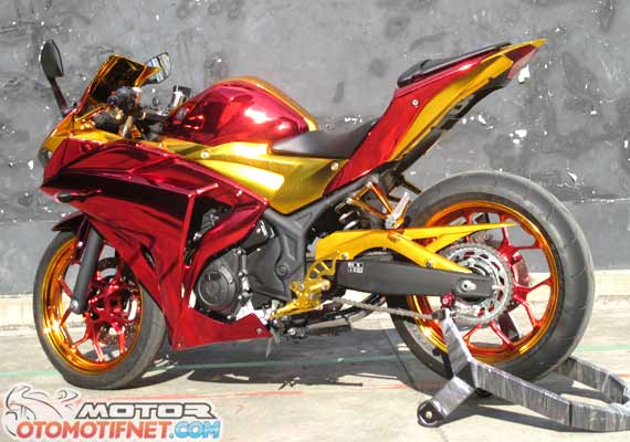 Modifikasi Yamaha R25 2014 Merah Bergaya Iron Man1.jpg