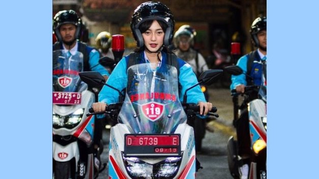 layad-rawat-dokter-cantik-naik-motor_20170726_180242.jpg